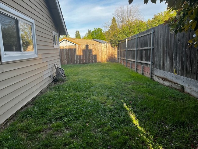 Building Photo - Newly Renovated 2 Bedroom, 2 Bathroom 1050 Sqft. 1/2 Plex Orangevale Home for Lease.