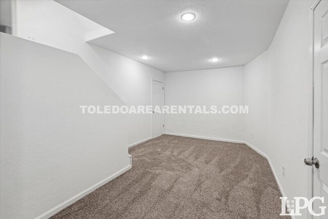 Building Photo - 1100 Waverly Ave