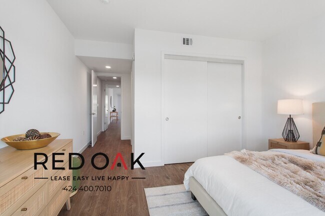 Building Photo - 1011-1013 Everett St-A-103