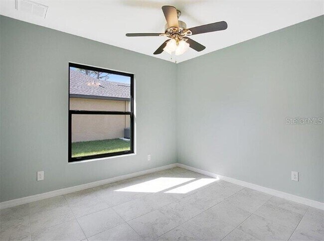 Building Photo - 17113 Thompson Ave