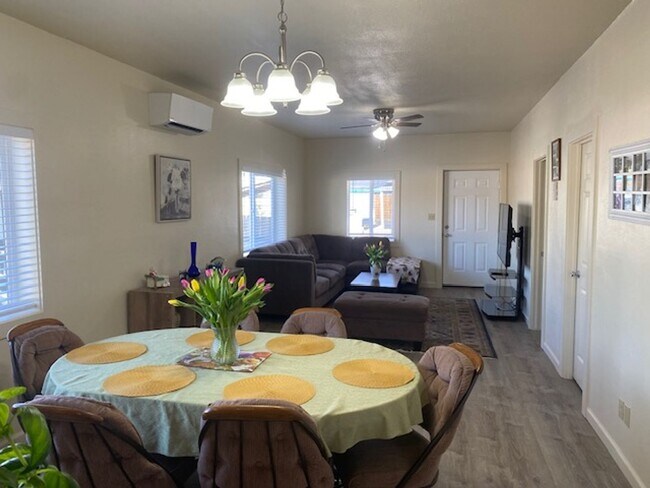 Building Photo - P0148 - 423 Berrydale***