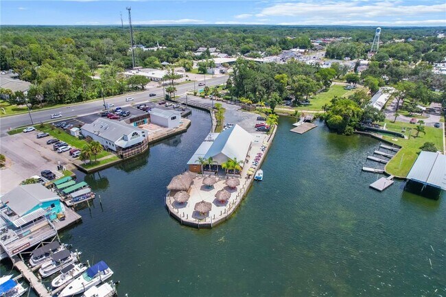 Building Photo - 222 NE 1st Ave