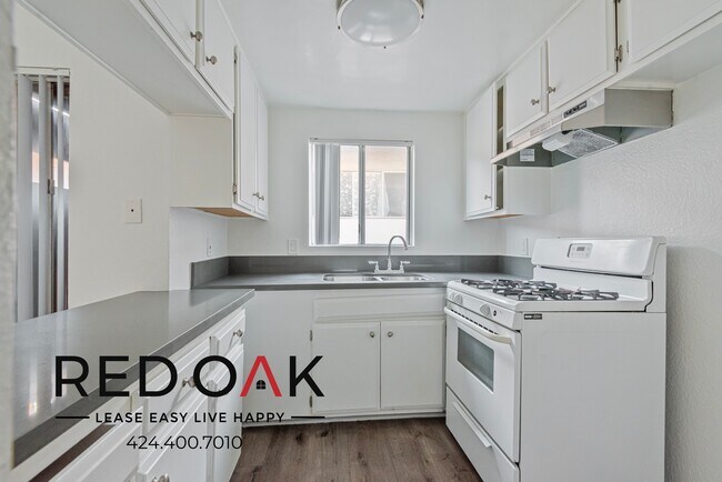 Building Photo - 4069 Oakwood Ave