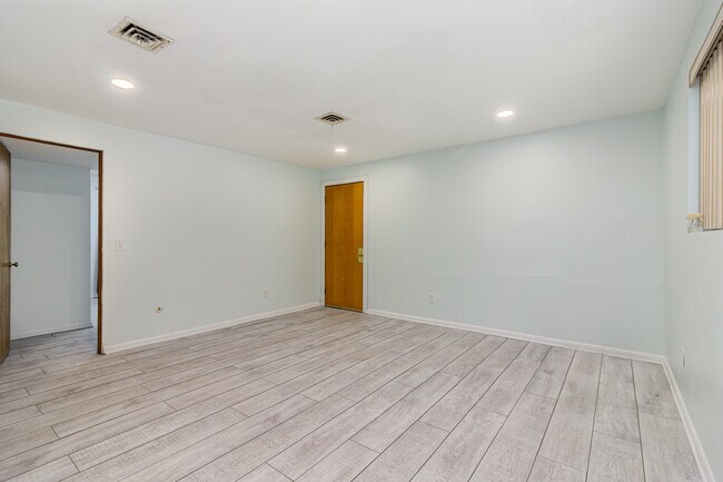 Building Photo - 307 Norfolk St