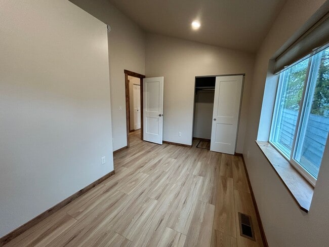 Building Photo - Brand New, Energy Efficient, 2 Bed, 1 Bath Home in Hamilton