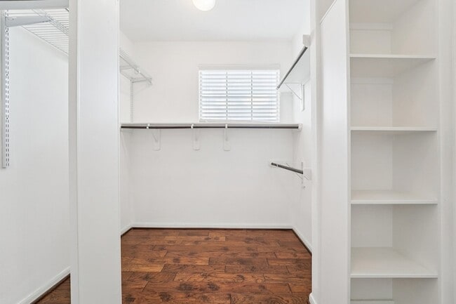 Building Photo - 2421 Beall St