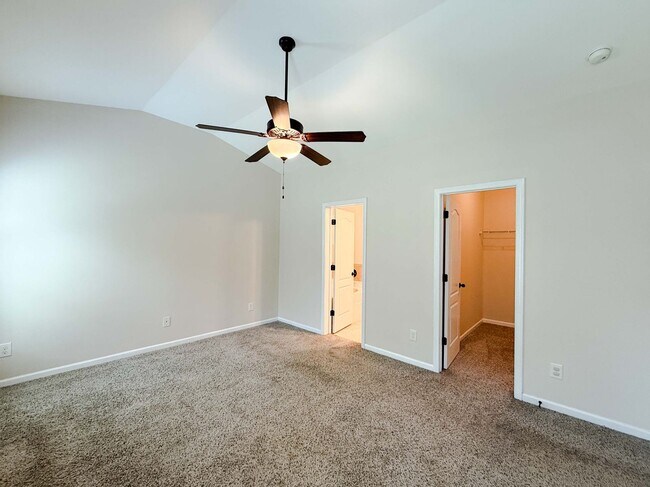 Building Photo - 728 Roanoke Drive
