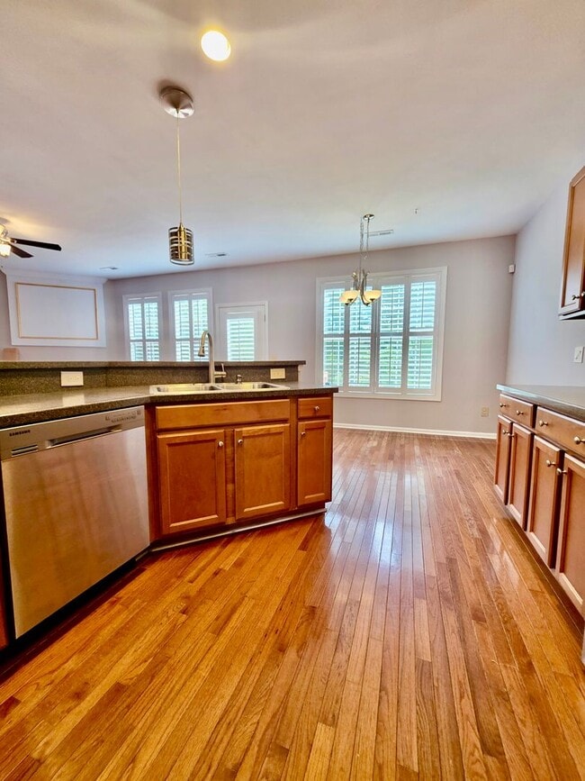 Building Photo - Elevated Four Bedroom in Rivertowne Country Club - Mt. Pleasant