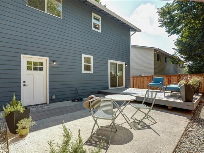 Building Photo - 1004 McDonald Ave