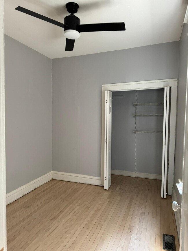 Building Photo - 2415 W Warner Ave