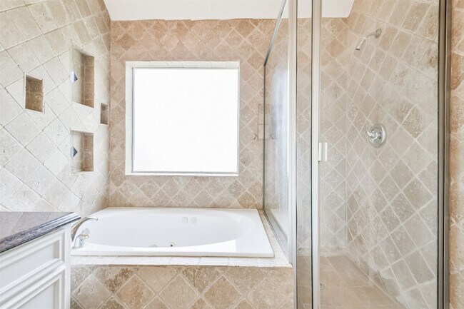 Building Photo - 7 Heron Hollow Ct