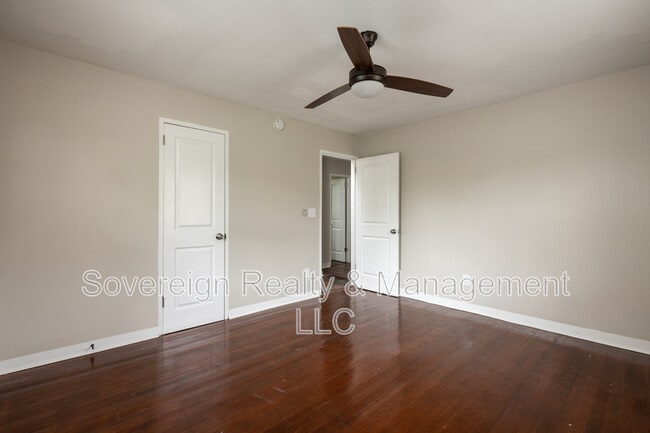 Building Photo - 1854 Broadwell St SW