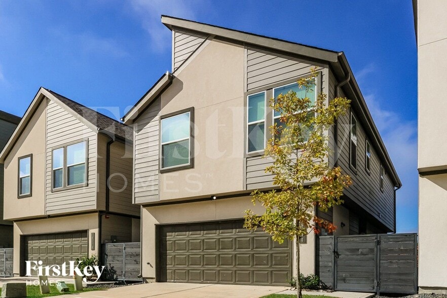 Building Photo - 18314 W Centro Cir