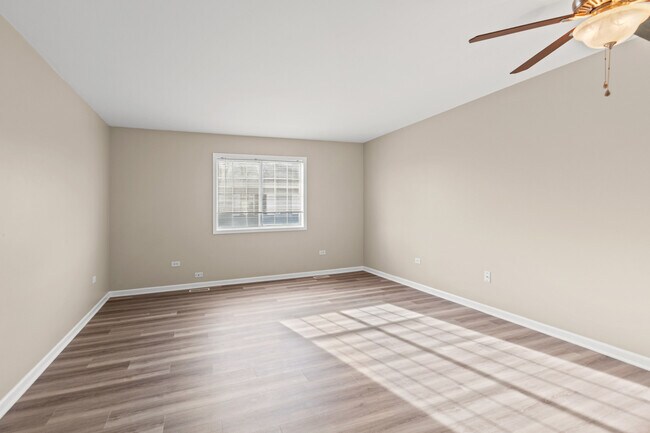 Building Photo - 3490 Willowview Ct