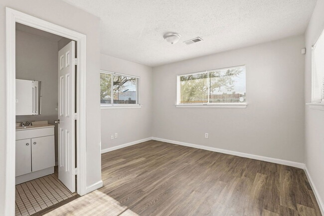 Building Photo - 11202 Sagehill Dr