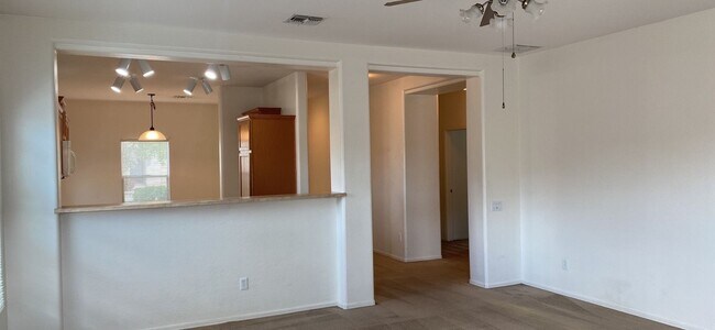 Building Photo - 3 bedroom home in Laveen!