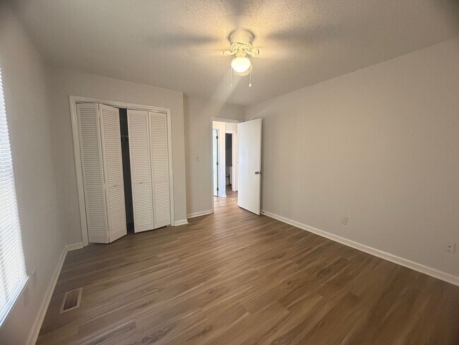 Building Photo - 4816 Hoyle Dr