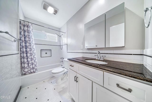 Building Photo - 590 N Los Robles Ave