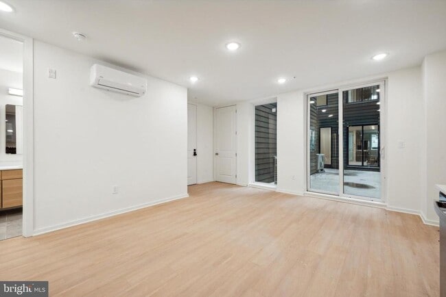 Building Photo - 225 N 12th St