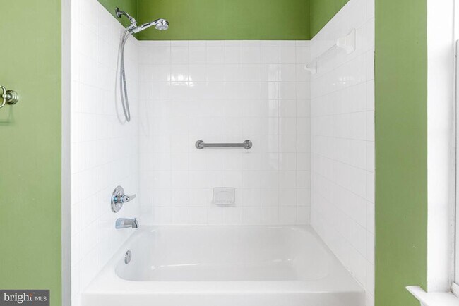 Building Photo - 92 Chevy Chase St