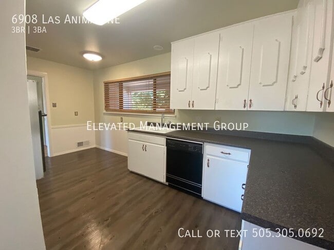 Building Photo - 6908 Las Animas Ave NE