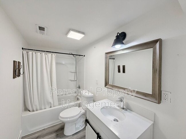 Building Photo - 1335 I St