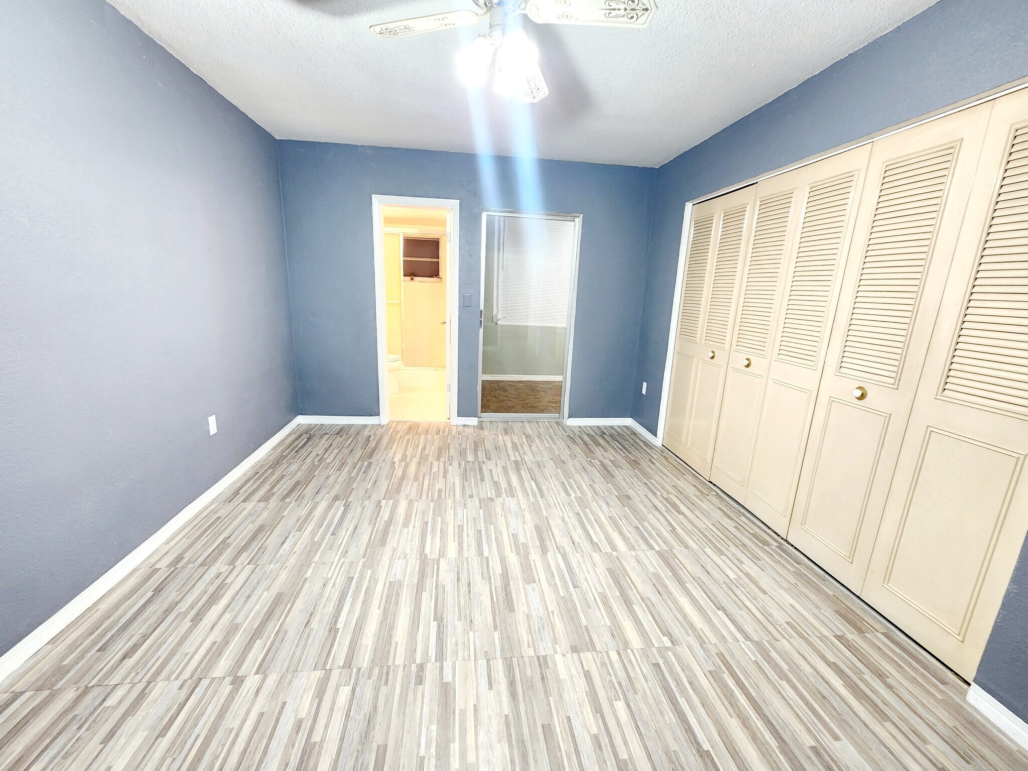 Master bedroom, super big with 2 huge closets - 5155 9th Ave N