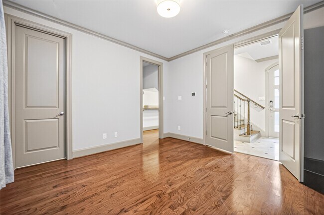 Building Photo - 308 W Bell St