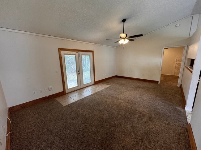 Building Photo - 1077 Shady Hollow Dr