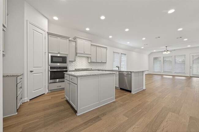 Building Photo - 319 Silver Sage St