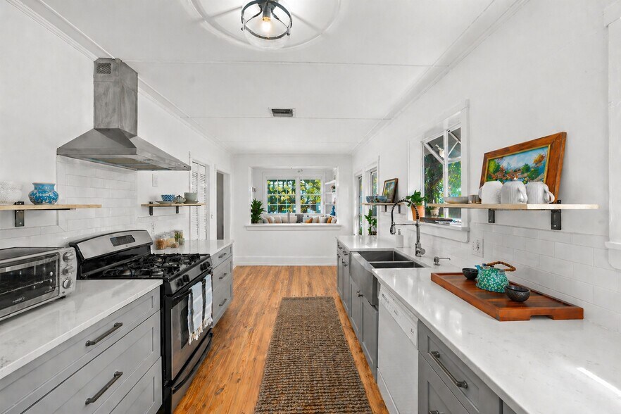 Building Photo - 221 S M St