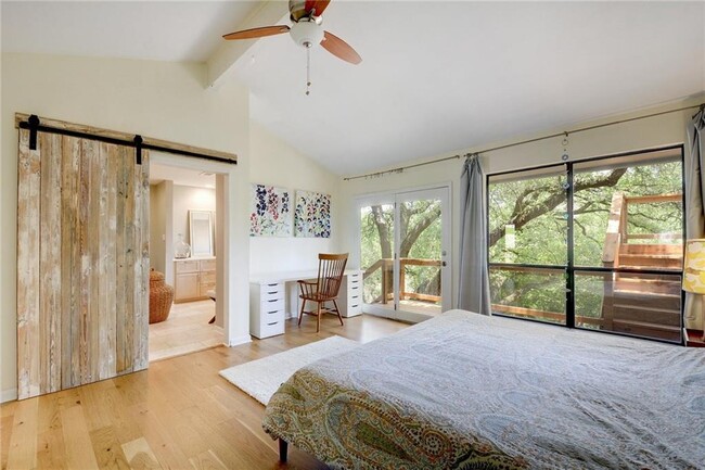 Building Photo - 2303 Doral Dr