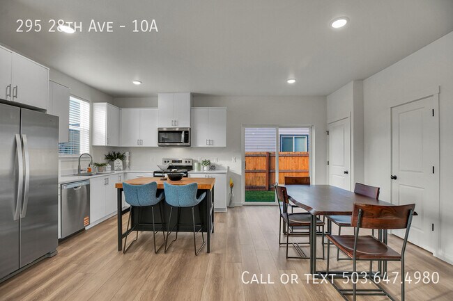 Building Photo - 295 SE 28th Ave