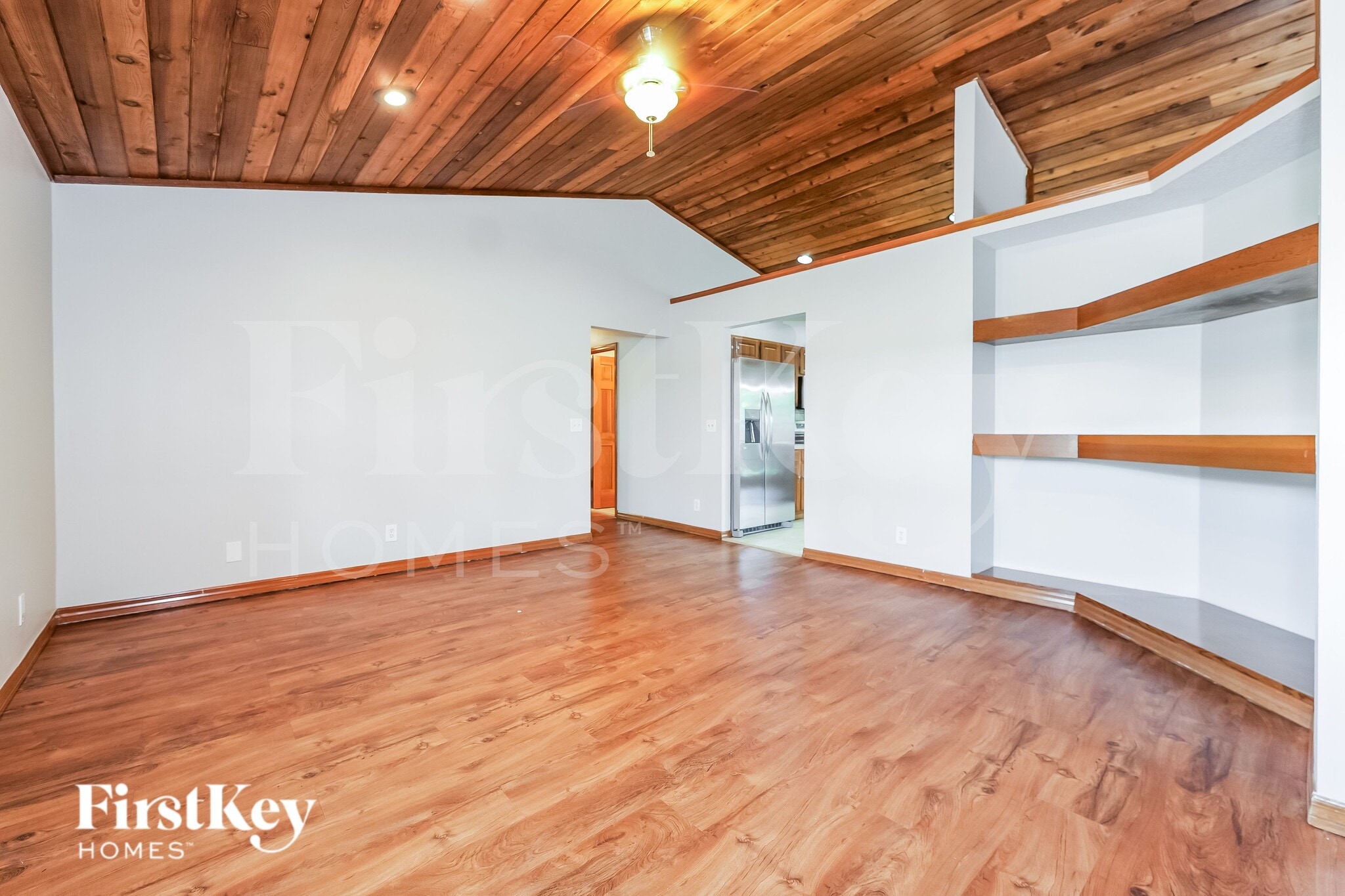 Building Photo - 878 Daffodil Dr