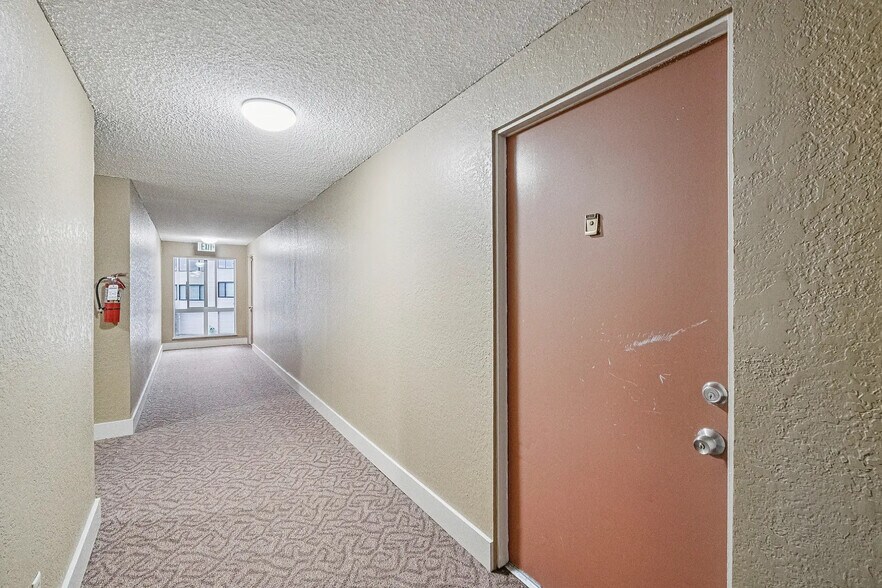 Building Photo - 2500 W Manor Pl