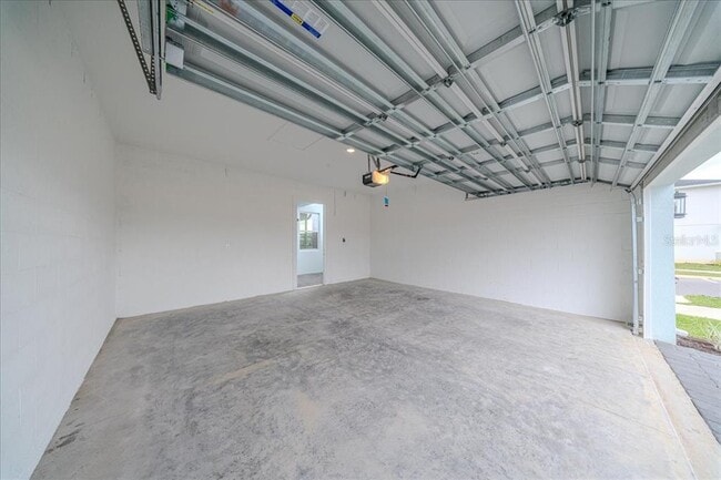 Building Photo - 1895 Pinecliff Dr