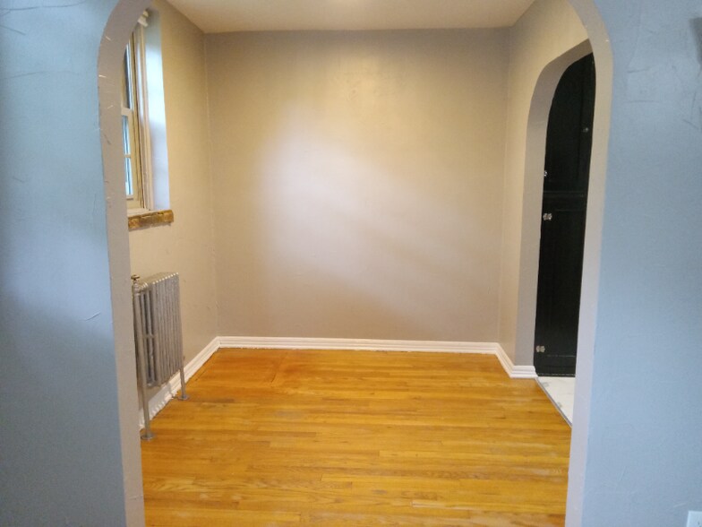 Building Photo - 221 Mathews St