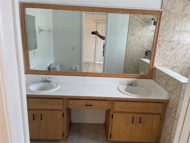 Building Photo - 4352 Sandhurst Dr