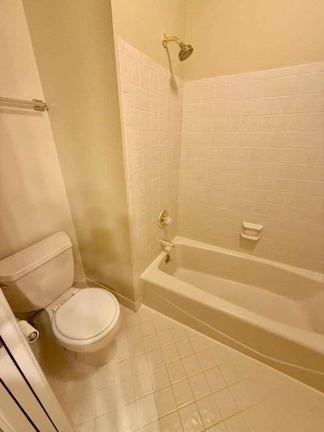Building Photo - Green Hills living at its best. 2 BR 2.5 B...