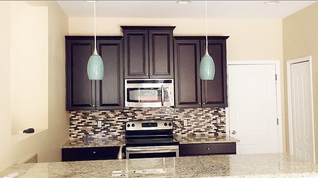 Building Photo - 1652 Plumeria Pl
