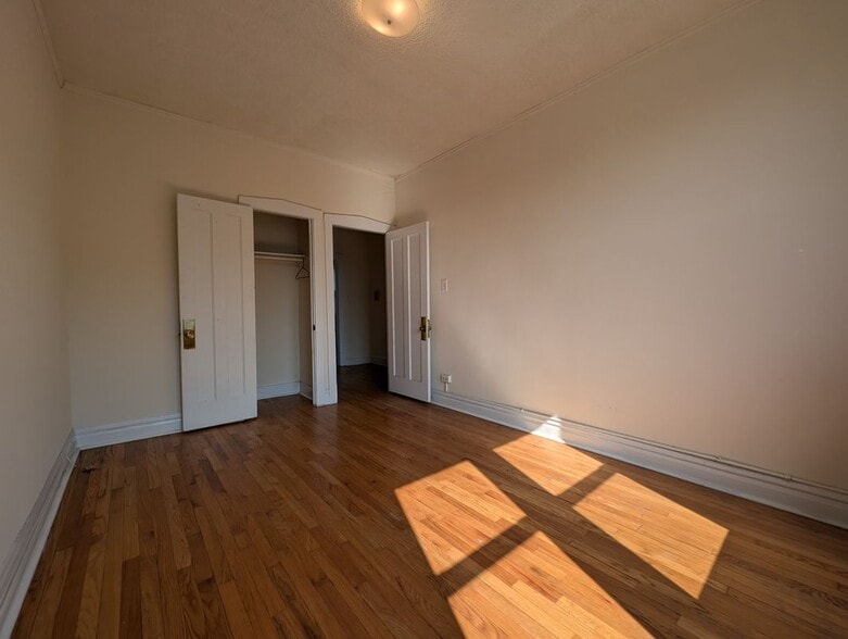 Building Photo - 1542 N Kedzie Ave