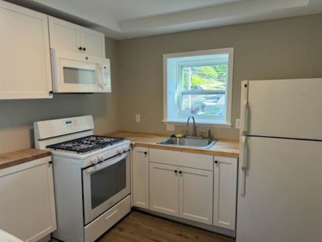 kitchen - 6659 Garner Ave