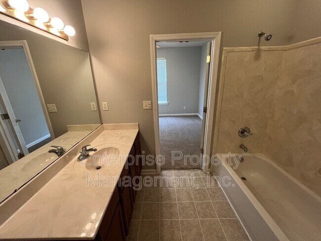 Building Photo - 10178 Sterling Ridge Dr