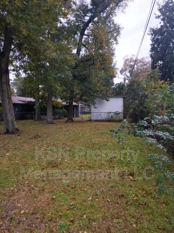 Building Photo - 412 Barnhill Dr