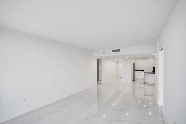Building Photo - 3625 N Country Club Dr