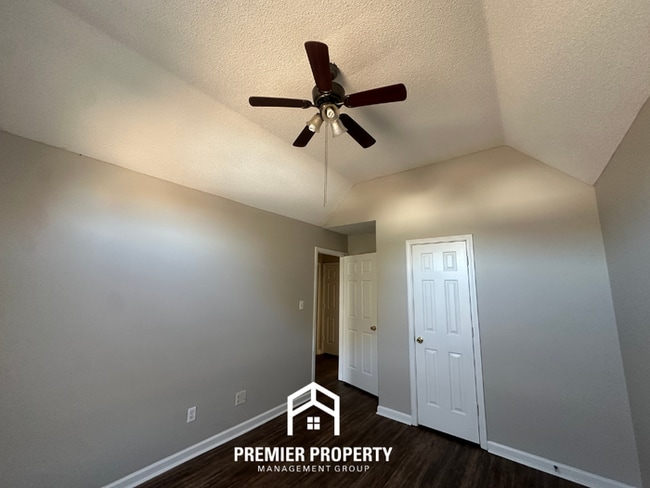 Building Photo - 7041 Ireland Dr