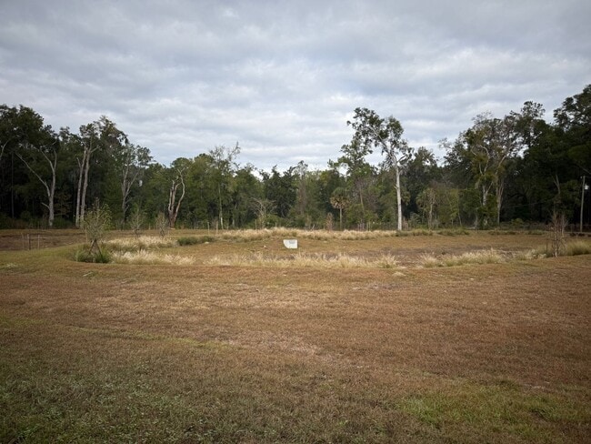 Building Photo - 4 Bedroom 2 Bath Convenient to Everything