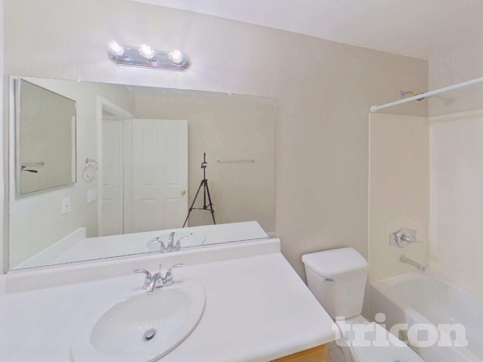 Building Photo - 43766 Elm Dr