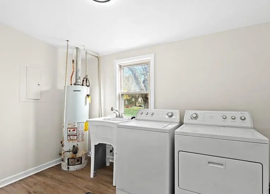 Building Photo - 24266 Eureka Ave