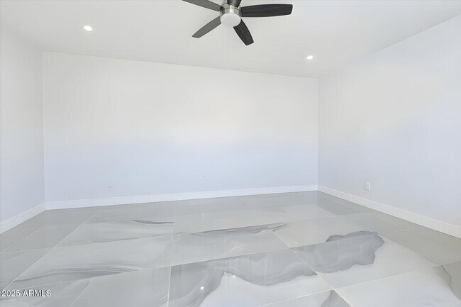 Building Photo - 3112 E Palo Verde Dr